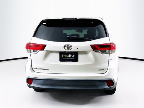 Used 2018 Toyota Highlander XLE FWD image 7