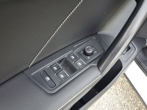 Certified 2022 Volkswagen Tiguan SEL R-Line image 23