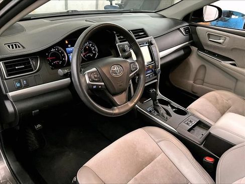 Used 2017 Toyota Camry XSE w/ Moonroof Package FWD image 12