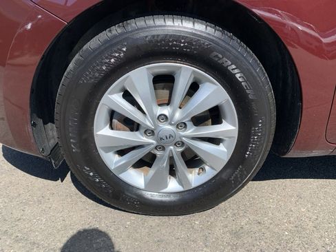 Used 2016 Kia Sedona LX w/ LX Convenience Package FWD image 25