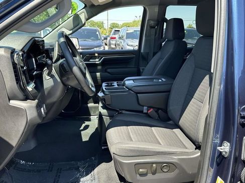 Used 2023 Chevrolet Silverado 1500 LT AWD/4WD image 17