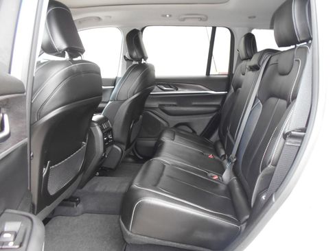 Certified 2023 Jeep Grand Cherokee Limited AWD/4WD image 7