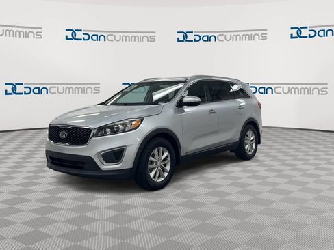 Used 2018 Kia Sorento AWD image 4