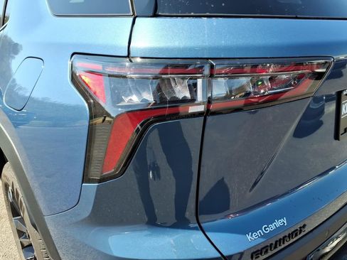 Used 2025 Chevrolet Equinox RS w/ Convenience Package III image 9