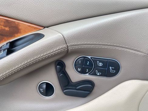 Used 2009 Mercedes-Benz SL 550 w/ Premium I Pkg image 36