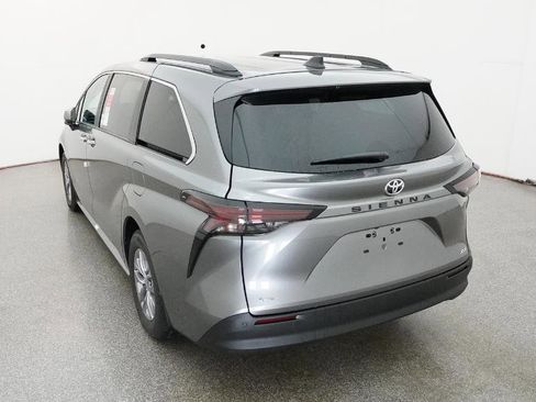 New 2026 Toyota Sienna XLE FWD image 9