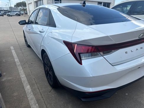 Used 2023 Hyundai Elantra SEL FWD image 6