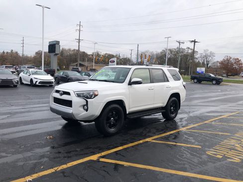 Used 2018 Toyota 4Runner TRD Off-Road Premium image 4