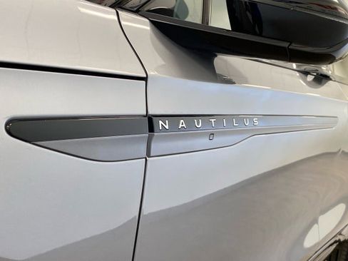 Used 2024 Lincoln Nautilus Reserve w/ Jet Appearance Package (87T) AWD/4WD image 13