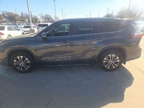 Used 2023 Toyota Highlander XLE image 5