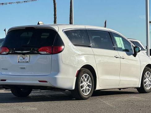 Used 2023 Chrysler Voyager LX FWD image 7