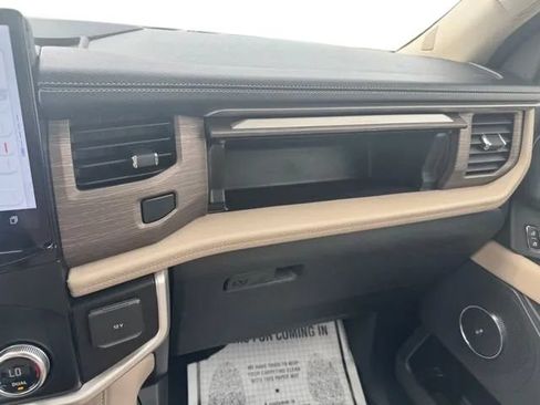 Used 2024 Ford Expedition Limited AWD/4WD image 30
