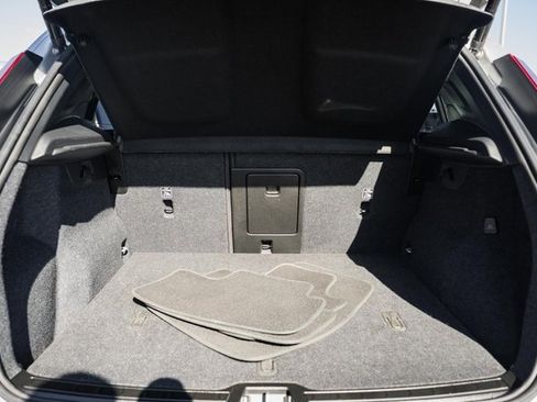 Certified 2025 Volvo XC40 B5 Plus image 9