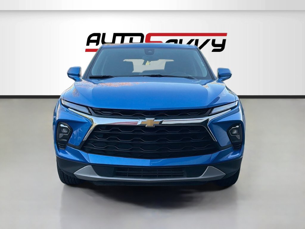Used 2025 Chevrolet Blazer LT FWD image 2