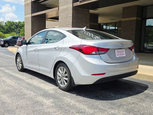 Used 2015 Hyundai Elantra SE w/ Option Group 02 FWD image 8