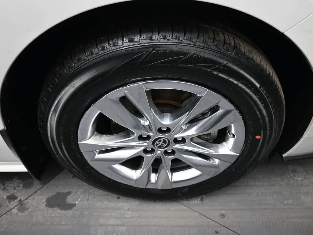 Used 2024 Toyota Sienna XLE w/ XLE Plus Package AWD/4WD image 13