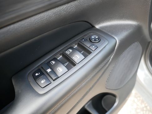 Used 2022 Jeep Grand Cherokee Laredo X AWD/4WD image 19