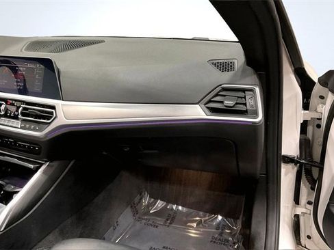 Used 2023 BMW 430i xDrive Convertible w/ Convenience Package image 17