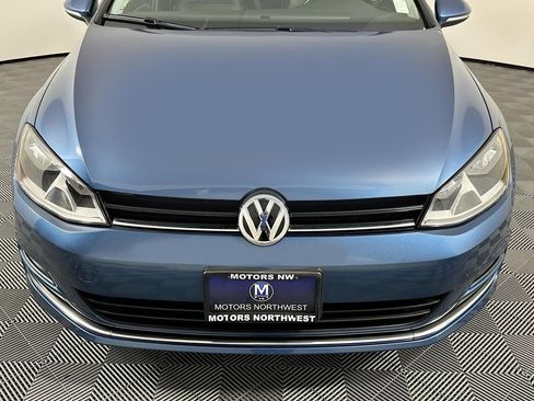 Used 2017 Volkswagen Golf SportWagen FWD image 2