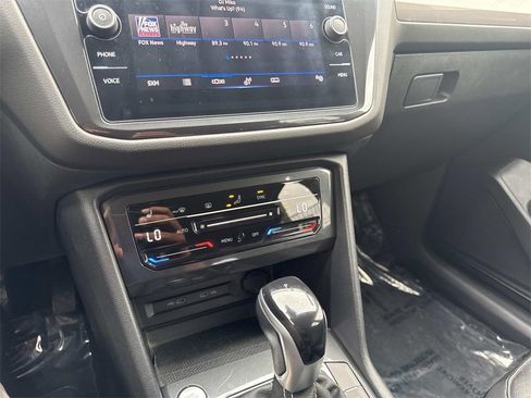 Used 2022 Volkswagen Tiguan SE image 26