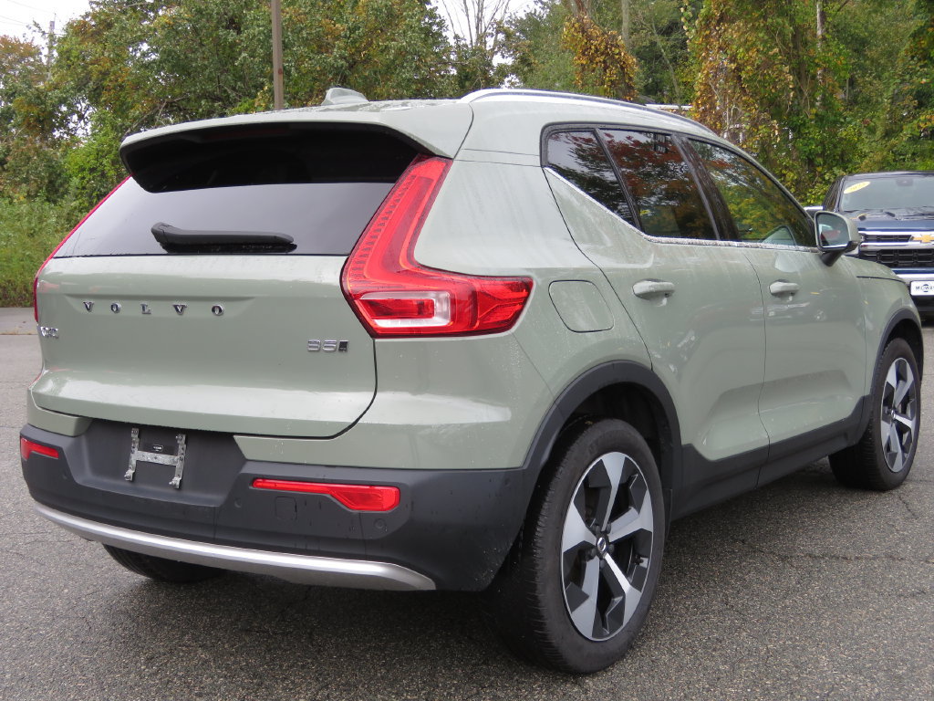 Used 2024 Volvo XC40 B5 Plus AWD/4WD image 5