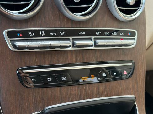 Used 2021 Mercedes-Benz GLC 300 4MATIC image 22