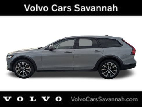 Used 2024 Volvo V90 B6 Cross Country Plus image 9