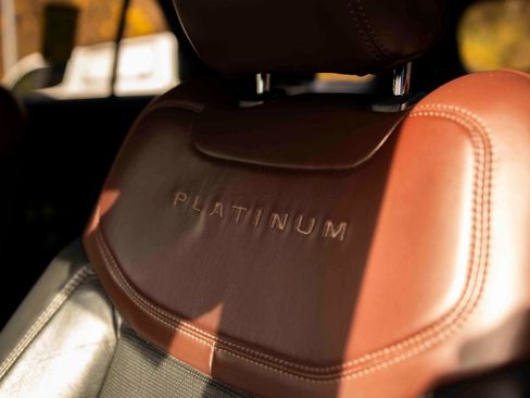 Used 2020 Ford Explorer Platinum w/ Premium Technology Package image 19