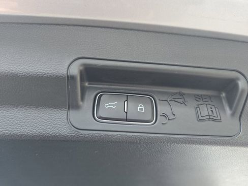 Used 2023 Ford Explorer Limited image 50