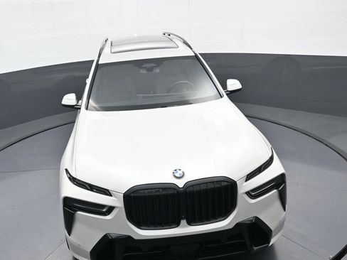 Used 2026 BMW X7 xDrive40i w/ M Sport Package AWD/4WD image 33