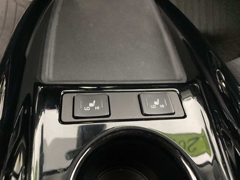 Used 2020 Toyota Prius Prime LE FWD image 21
