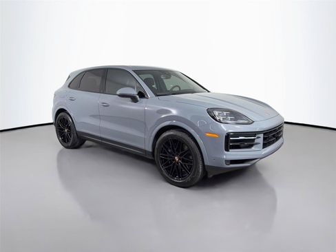 Certified 2026 Porsche Cayenne AWD/4WD image 9
