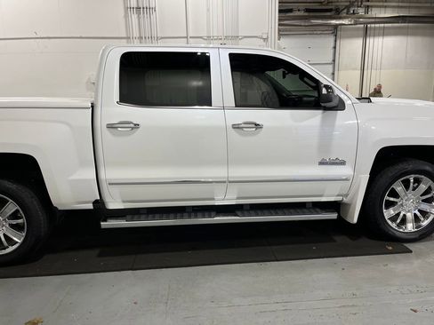 Used 2018 Chevrolet Silverado 1500 High Country image 12