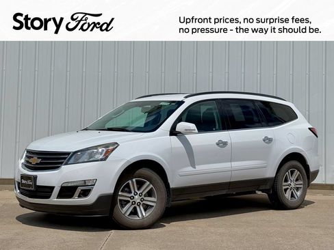 Used 2017 Chevrolet Traverse LT FWD image 1