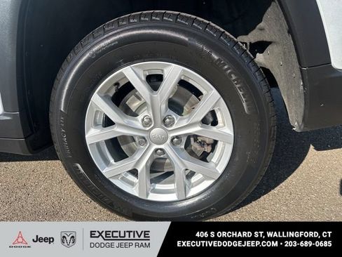Used 2023 Jeep Grand Cherokee L Limited AWD/4WD image 13