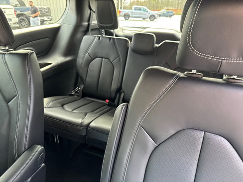 New 2026 Chrysler Pacifica Select image 20