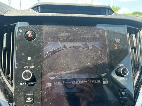 Certified 2025 Subaru Outback Limited AWD/4WD image 5