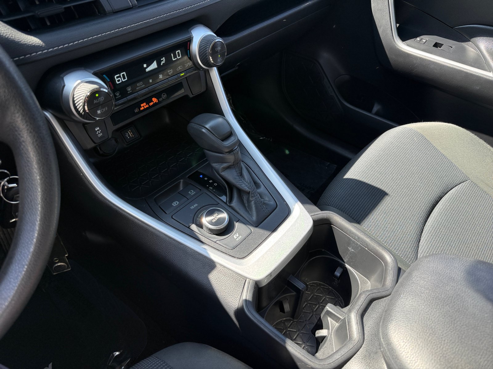 Used 2024 Toyota RAV4 LE AWD/4WD image 13