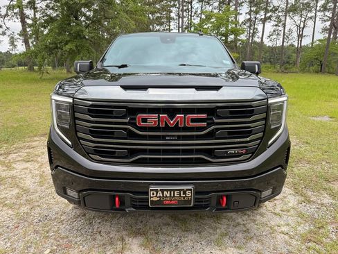 Used 2023 GMC Sierra 1500 AT4 w/ Technology Package AWD/4WD image 11