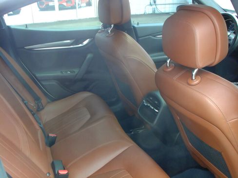 Used 2018 Maserati Ghibli RWD image 22