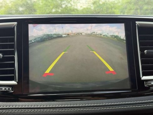 Used 2023 Chrysler Pacifica Touring-L FWD image 29