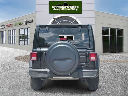 Used 2022 Jeep Wrangler Unlimited Sport w/ Sun And Sound Package AWD/4WD image 7