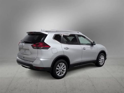 Used 2017 Nissan Rogue SV w/ Sun & Sound Touring Package image 8