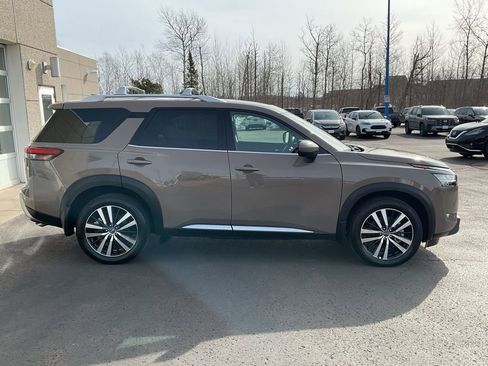 Used 2024 Nissan Pathfinder Platinum w/ Cargo Package image 4