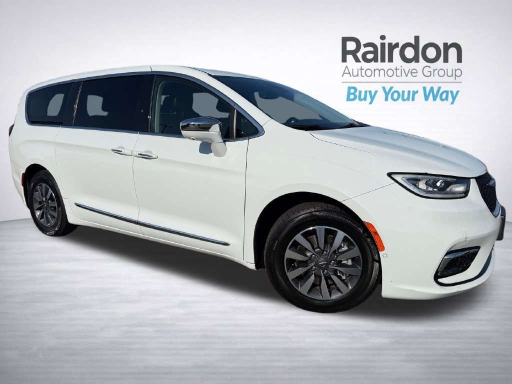 Used 2022 Chrysler Pacifica Limited w/ Uconnect Theater Family Group FWD 360° Tour
