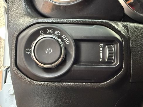 Used 2023 Jeep Wrangler Altitude image 23