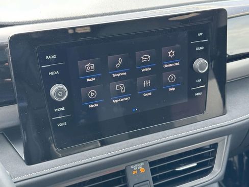 New 2025 Volkswagen Taos SE AWD/4WD image 20