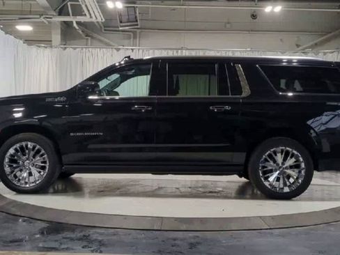 Used 2021 Chevrolet Suburban High Country w/ Premium Package image 6