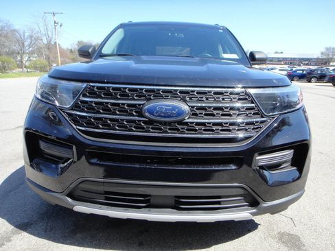 Used 2021 Ford Explorer XLT AWD/4WD image 2