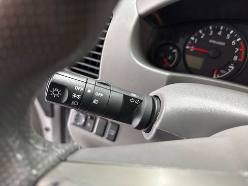 Used 2012 Nissan Frontier SV AWD/4WD image 13